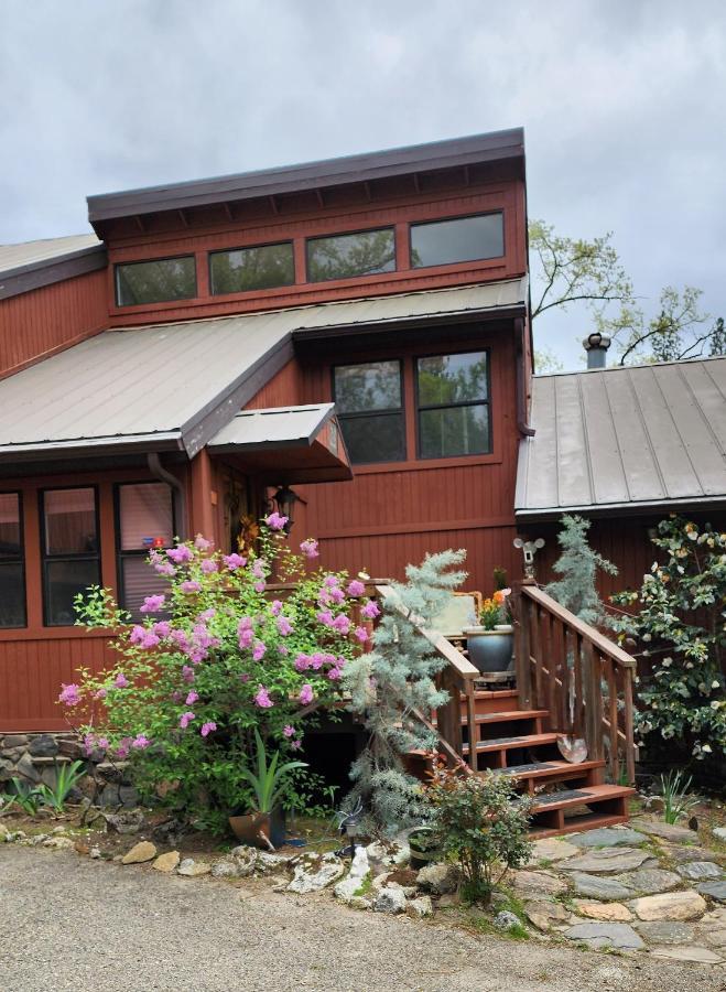 Lodge Yosemite Mountain Retreat